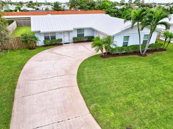 8631 SE Sandcastle Circle, Hobe Sound, FL 33455