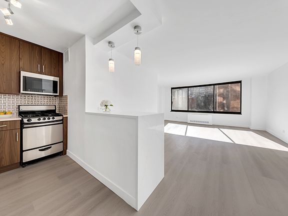 4th image of 215 W 95th St APT 6P