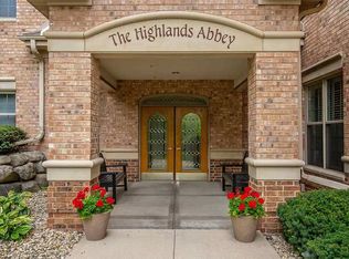 5418 Old Middleton Rd APT 101, Madison, WI 53705