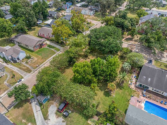 2nd image of 913 5th Ave