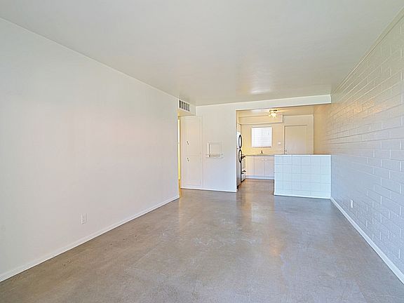 3rd image of 1102 E Maryland Ave APT 10