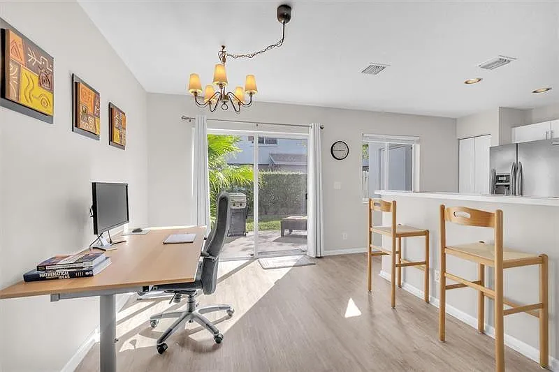 2 bed, 2.5 bath, 1286 sqft, $2,600 — Photo 3