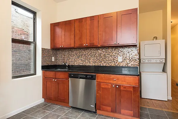 Rented by Perry Associates NYC Inc | media 3