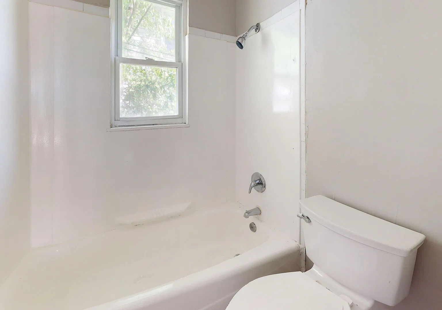 1694 Manchester Rd — Photo 4
