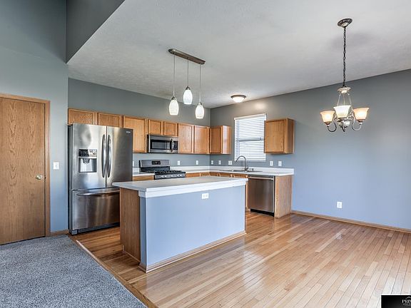 3rd image of 16414 Burdette Cir