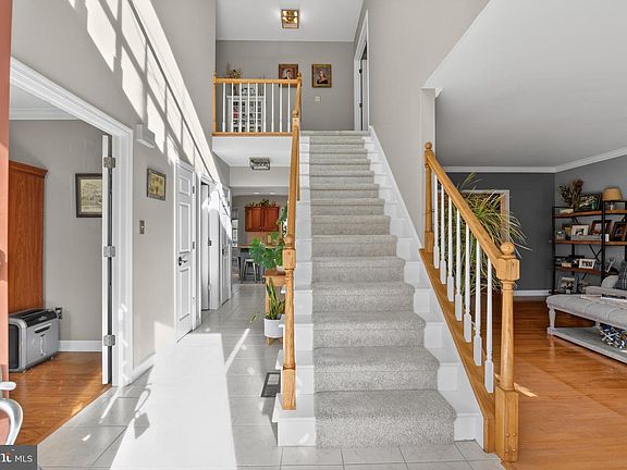 4th image of 110 Pennsylvania Ave