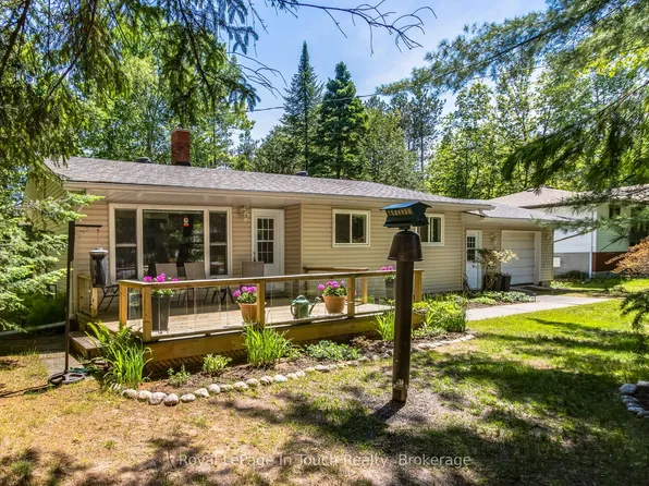 19 Adelard Rd, Tiny, ON L0L 2J0