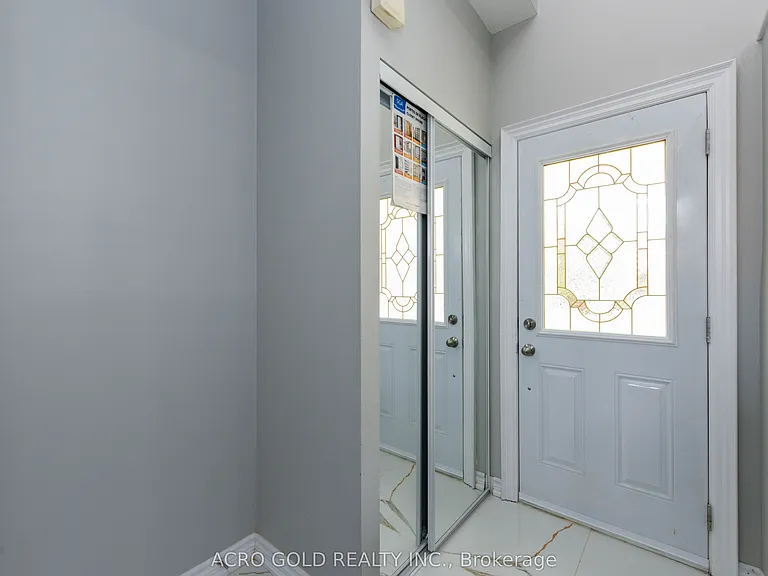 19 Hoskins Sq — Photo 48