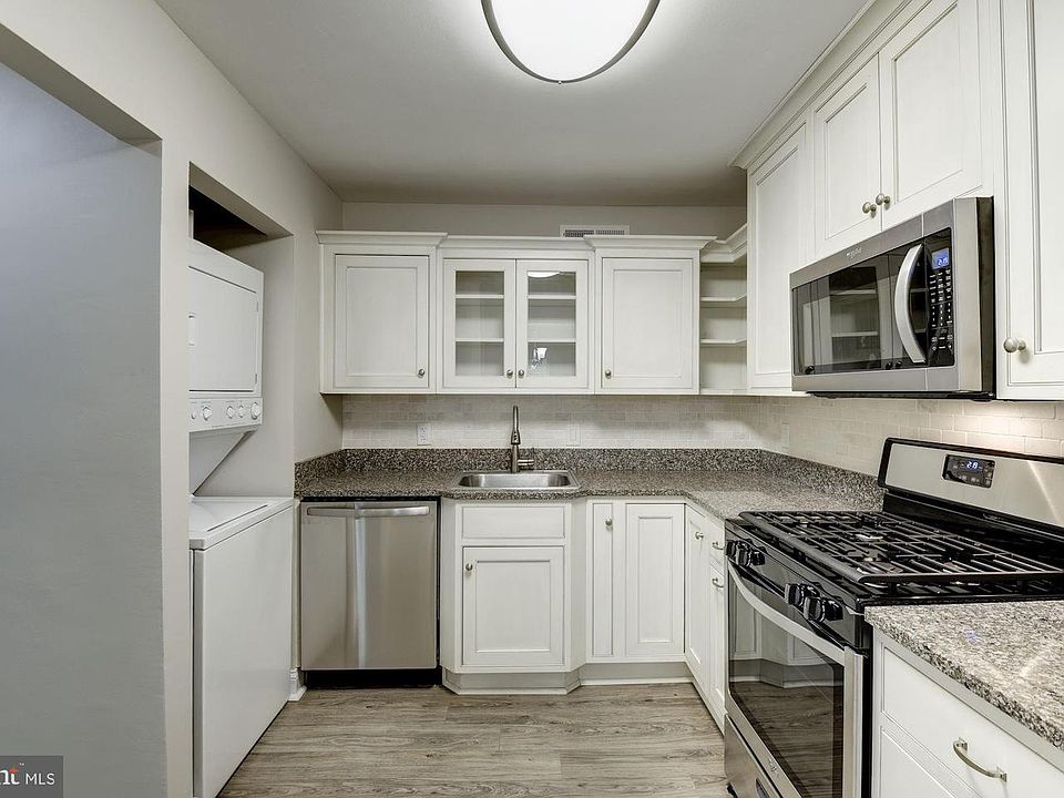 1st image of 10 Monroe St APT 201