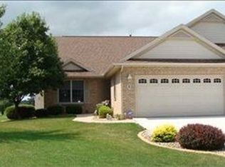 5 Lone Oak Ct, Bloomington, IL 61705