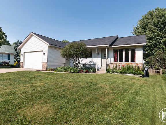 3rd image of 717 N Meadow Dr