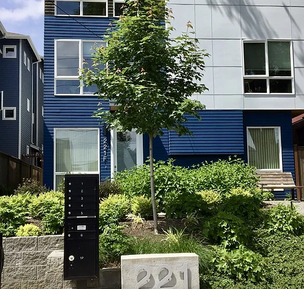 221 24th Ave E #D — Photo 1