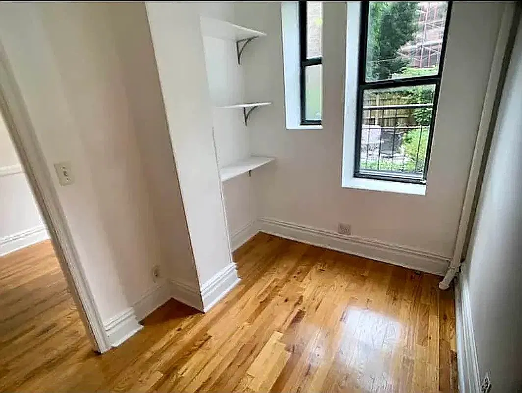 39 Christopher Street — Photo 3