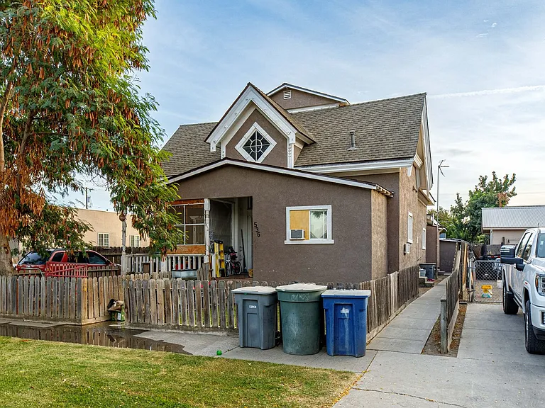 536 W 10th St — Photo 12