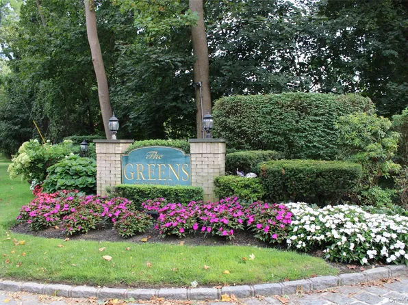15 Fairway Circle S #15, Manhasset, NY 11030