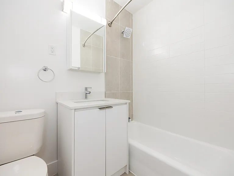 49 Glen Elm Ave — Photo 13