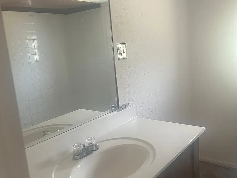 208 Spruce St #4 — Photo 7