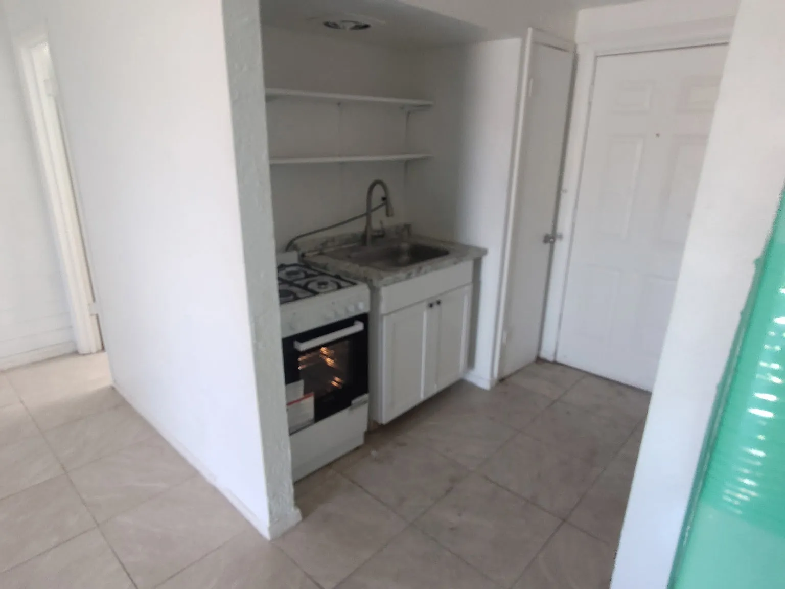 Studio, 400 sqft, $875 — Photo 2