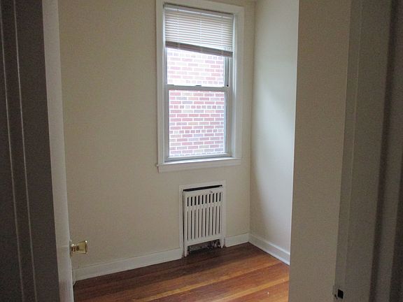 5th image of 154 Bard Ave #6B