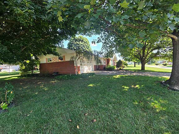 3rd image of 829 Ridge Ave