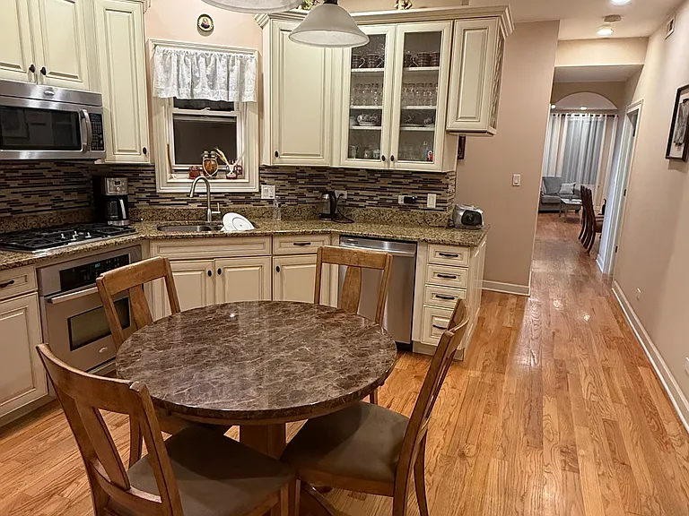 2435 W Rice St #2 — Photo 10