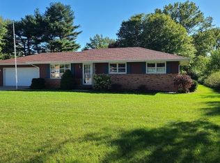 1411 Lilac Ln, Machesney Park, IL 61115