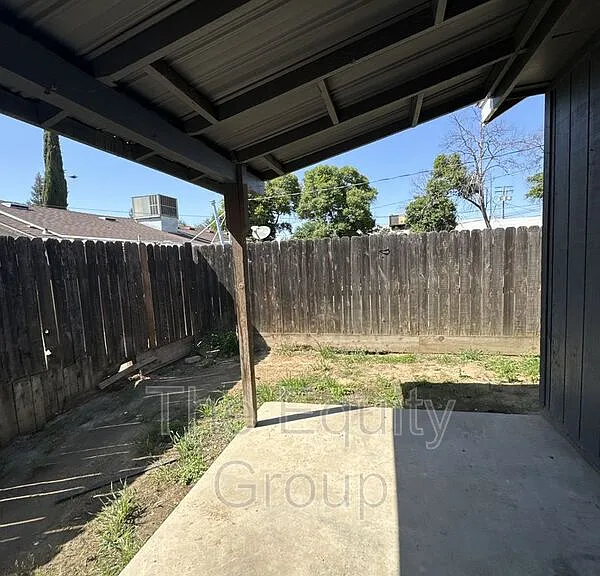 312 1/2 N Park St — Photo 13