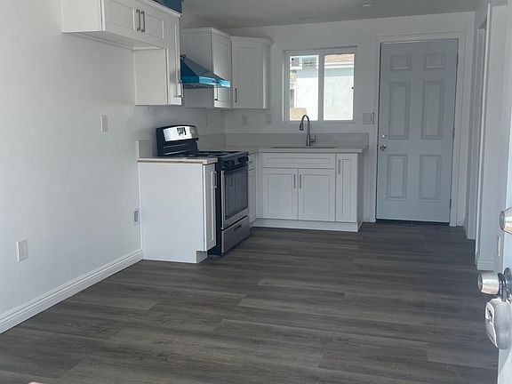 2nd image of 9521 S Gramercy Pl