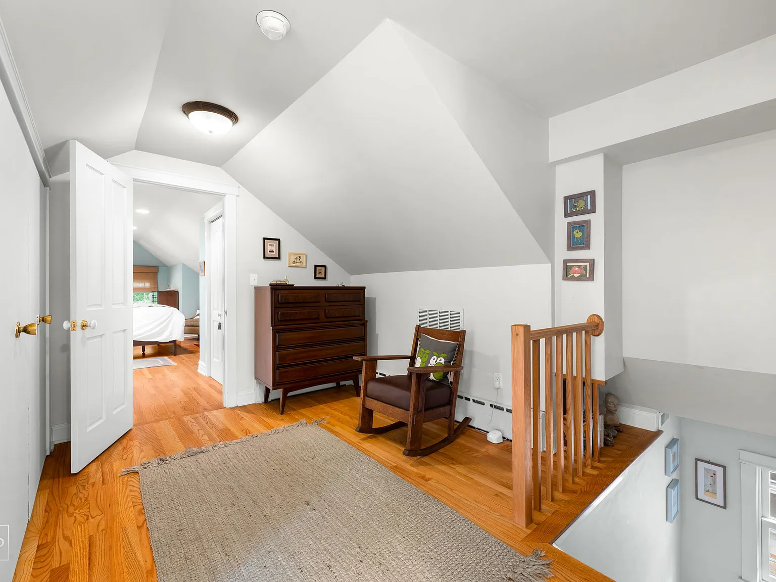 4 bed, 2.5 bath, 2000 sqft, $4,300 — Photo 4