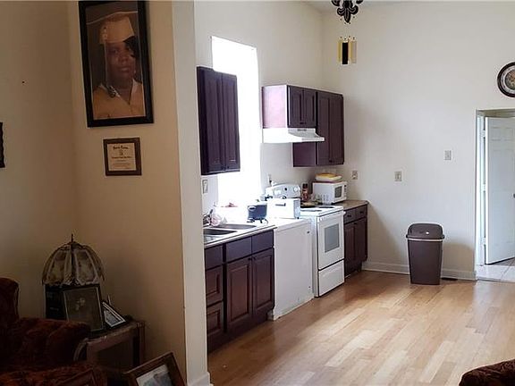 3rd image of 2722-24 Peniston St