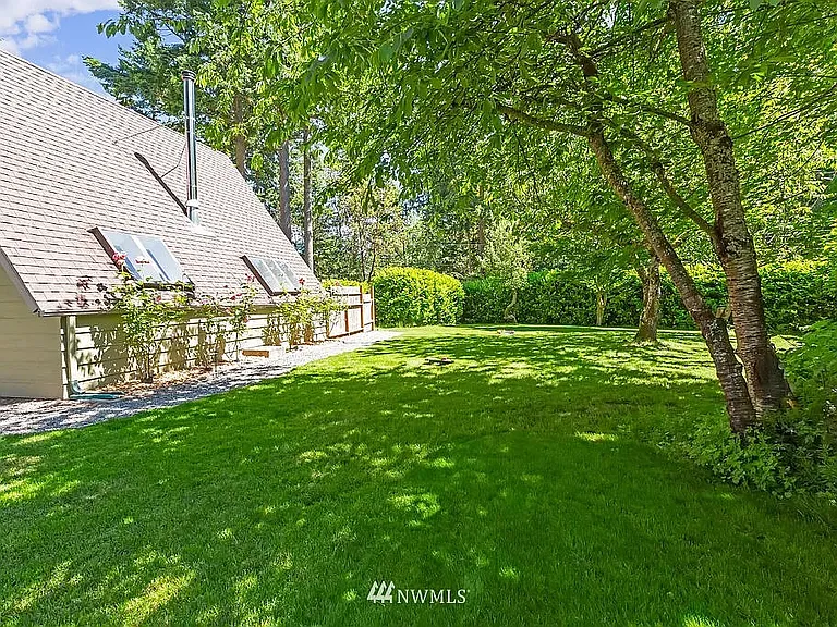 Back & Side Yard (Photo from Previous Listing)