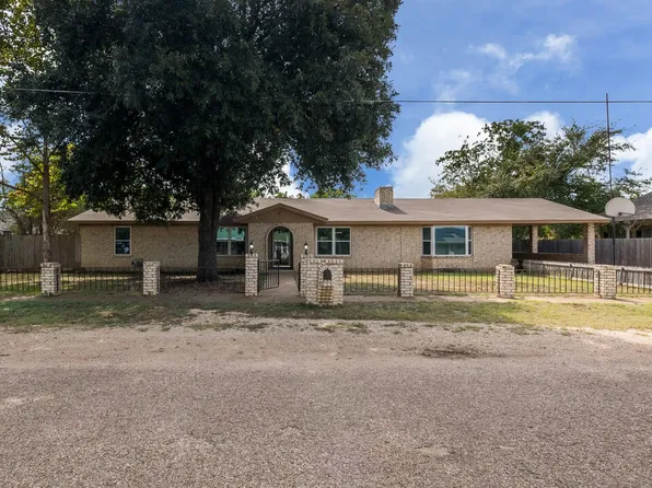 710 W 4th St, Mc Gregor, TX 76657