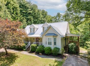 81 Holly Cove Rd, Whittier, NC 28789