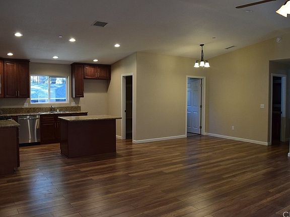3rd image of 439 Mountainaire Ln