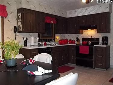 4th image of 12124 Hilary Dr W