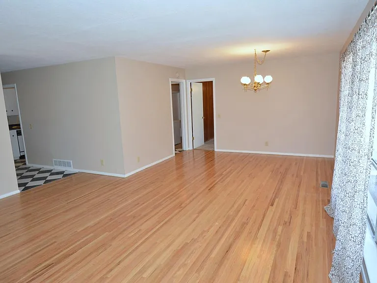 3004 Utah St NE — Photo 8