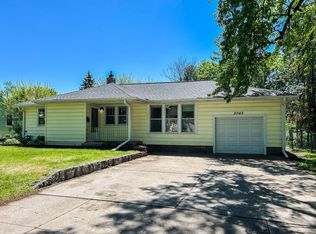 2042 Cottage Ave E, Saint Paul, MN 55119
