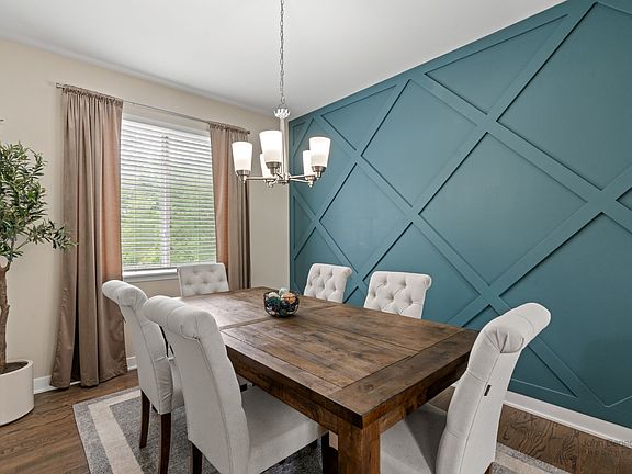 5th image of 601 Acorn Ct