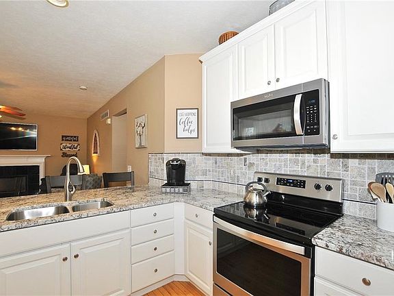 5th image of 355 E Columbine Ln