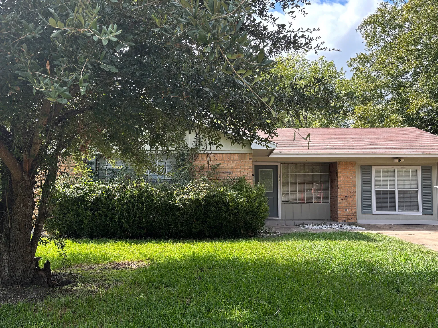 3 bed, 1.5 bath, 1395 sqft, $1,198 — Photo 1
