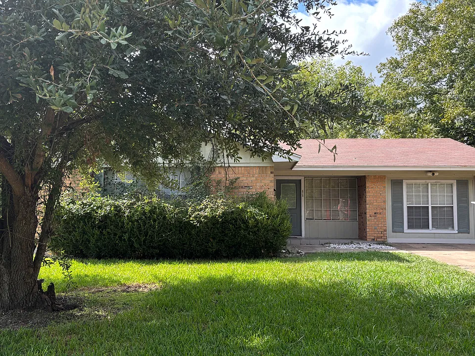 828 Edgewood St