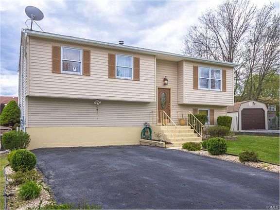2nd image of 111 Bodle Cir