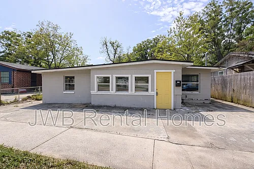 1490 W 33rd St Photo 1