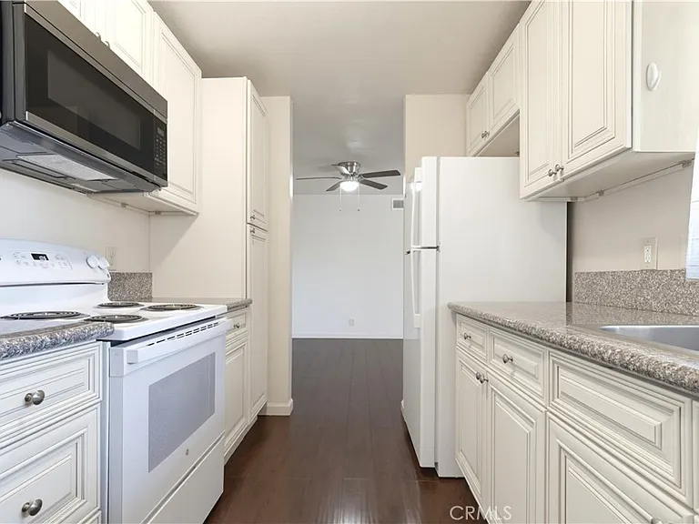 1067 S Citron St — Photo 13