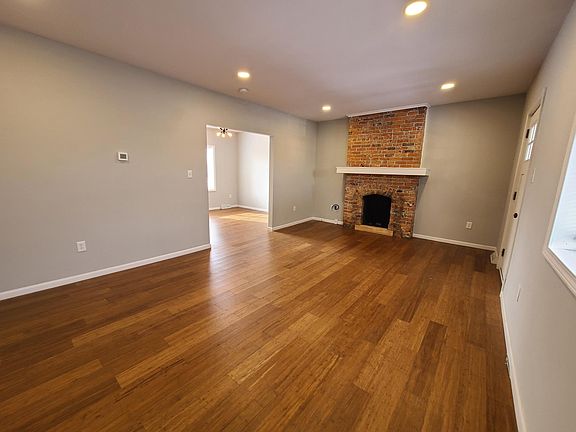 4th image of 827 E 4th Ave