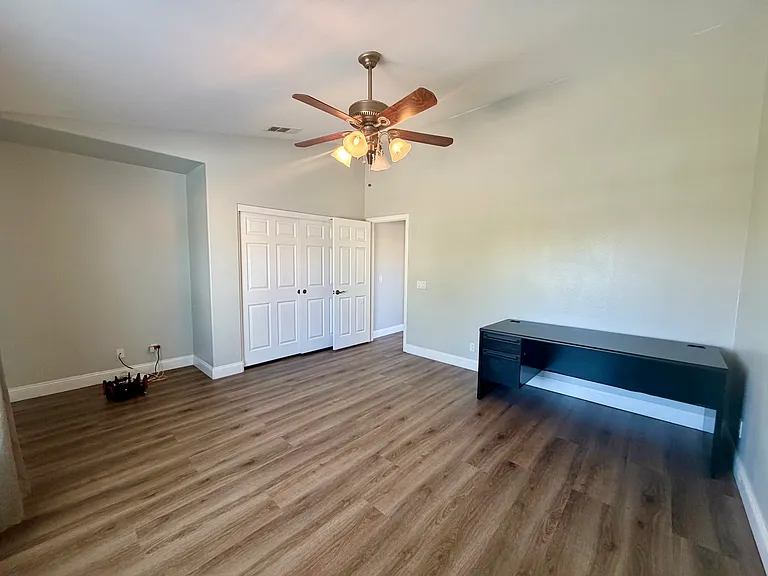 37121 Edgemont Dr — Photo 51