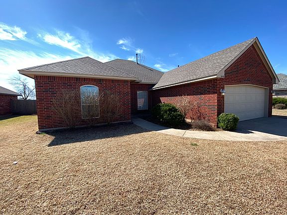 3rd image of 640 E Linden Ln