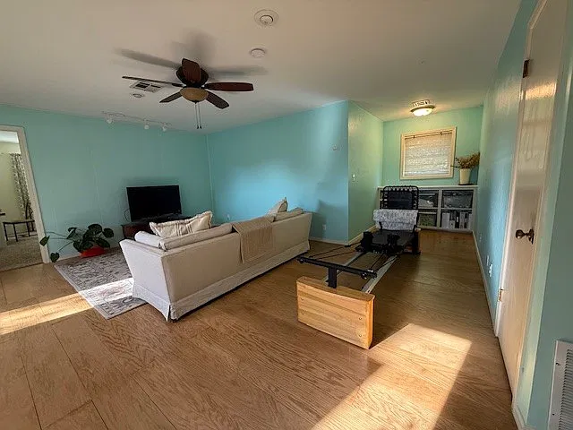 4 bed, 2860 sqft, $3,000 — Photo 3