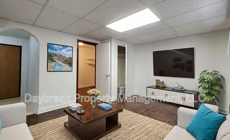 1318 1st Ave N #5 — Photo 1
