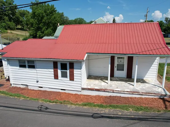 320 Grace St, Glade Spring, VA 24340